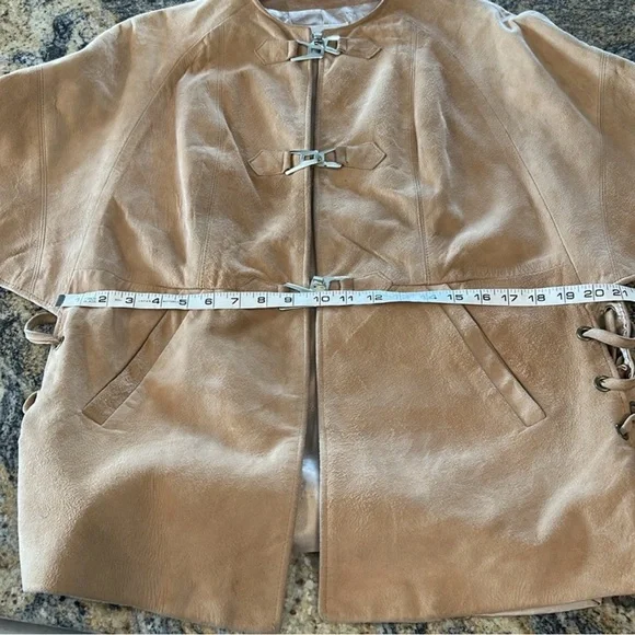 70’s Daniel Phillipe suede leather cape coat - Picture 5 of 6